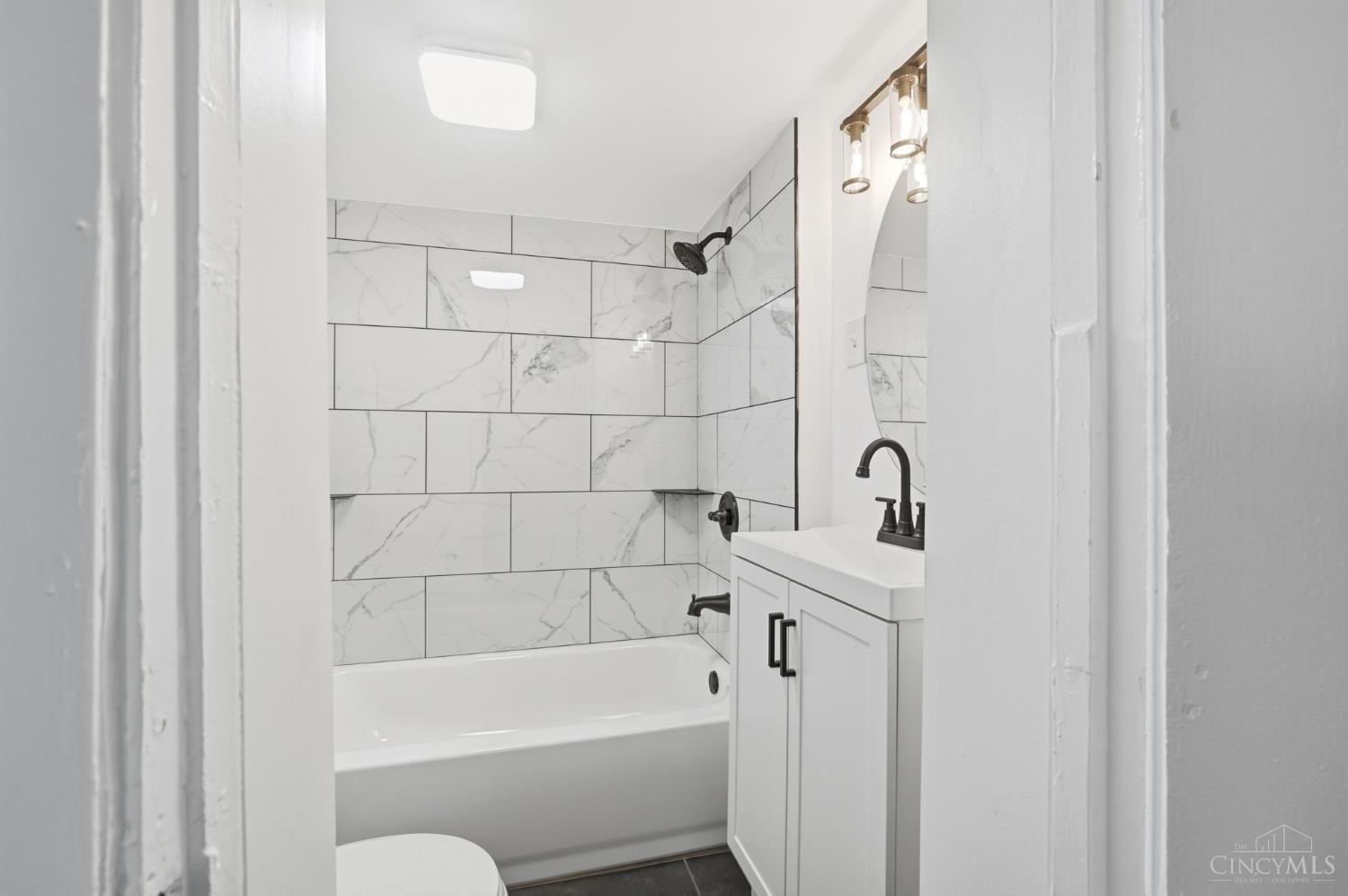 E 529 Broadway Street Property Photo 18