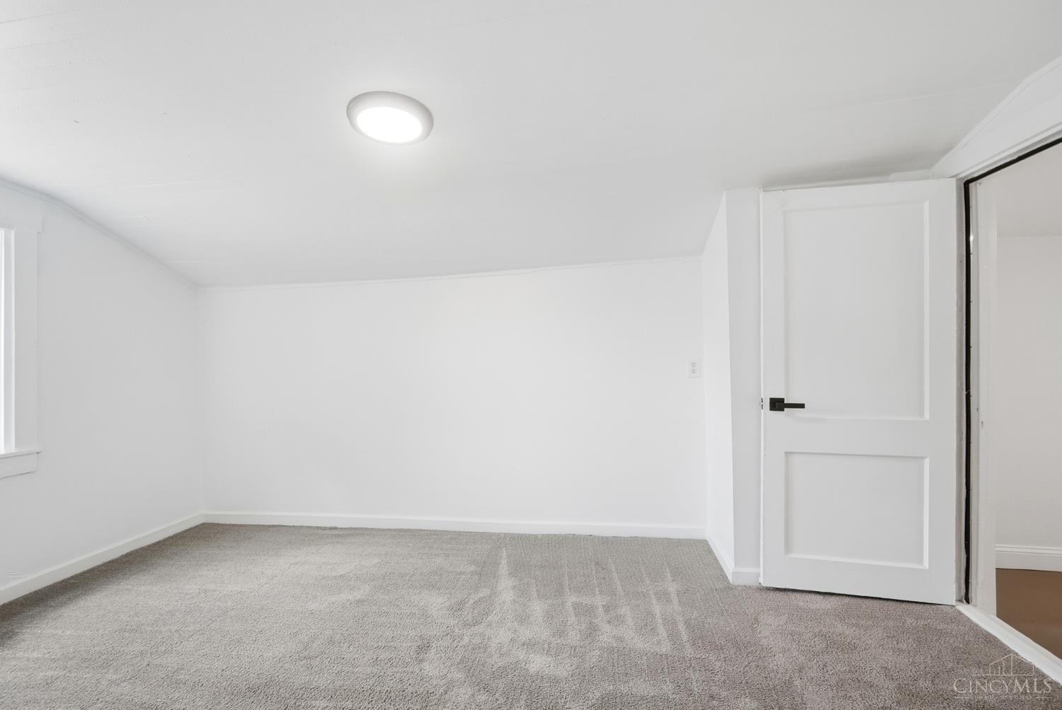 E 529 Broadway Street Property Photo 27