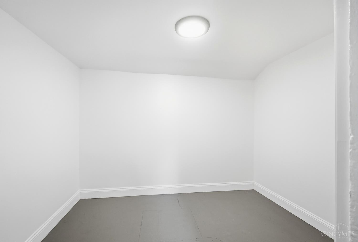 E 529 Broadway Street Property Photo 30
