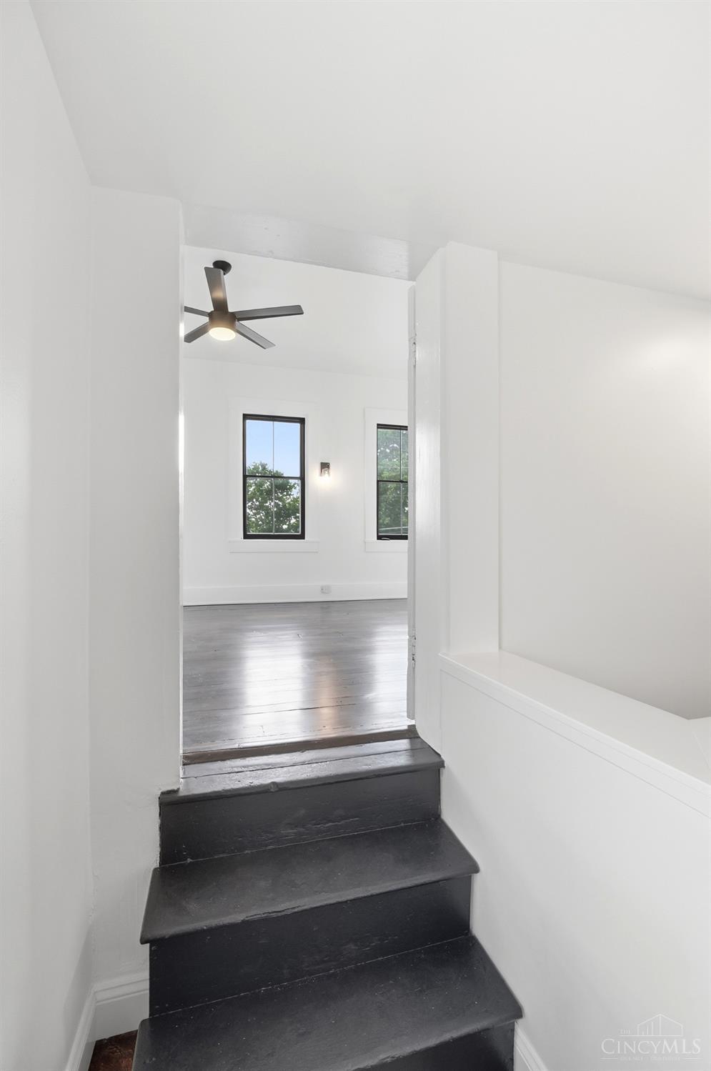 E 529 Broadway Street Property Photo 35