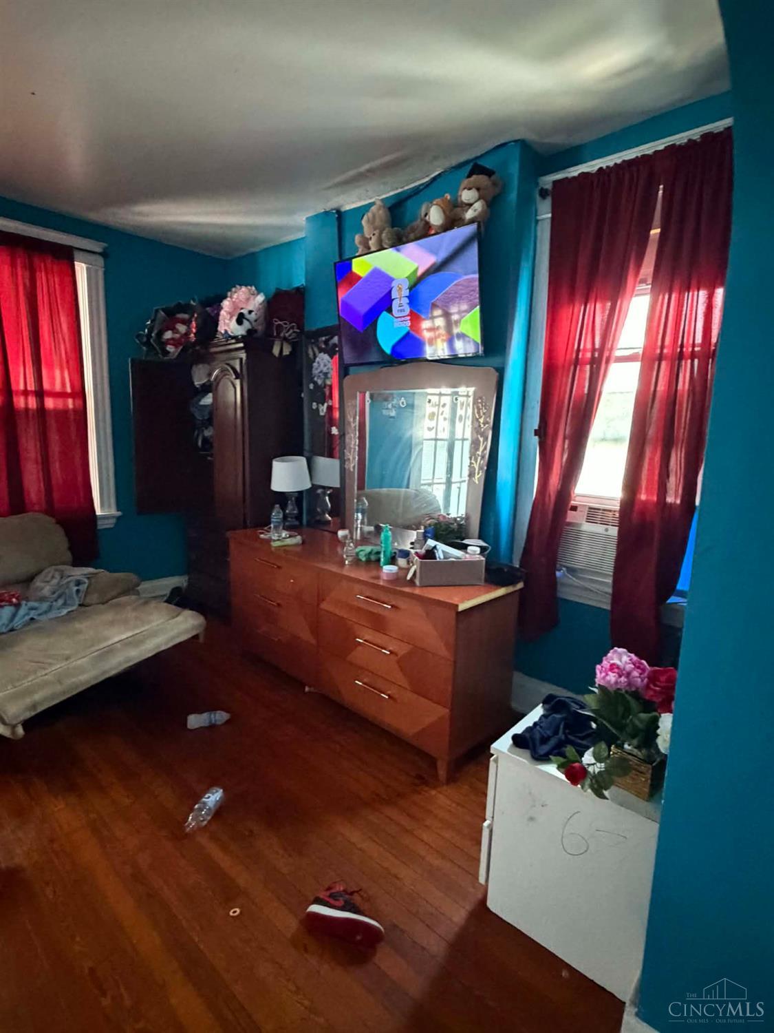 3817 St Lawrence Avenue Property Photo 10