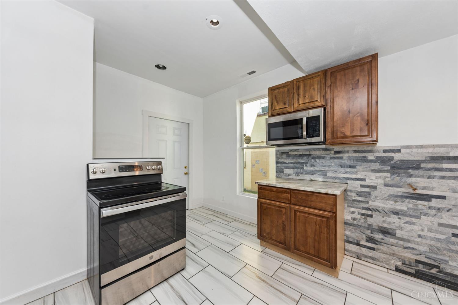 113 Plane Property Photo 18