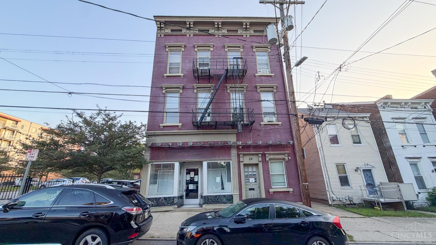 E 24 University Avenue Property Photo 1
