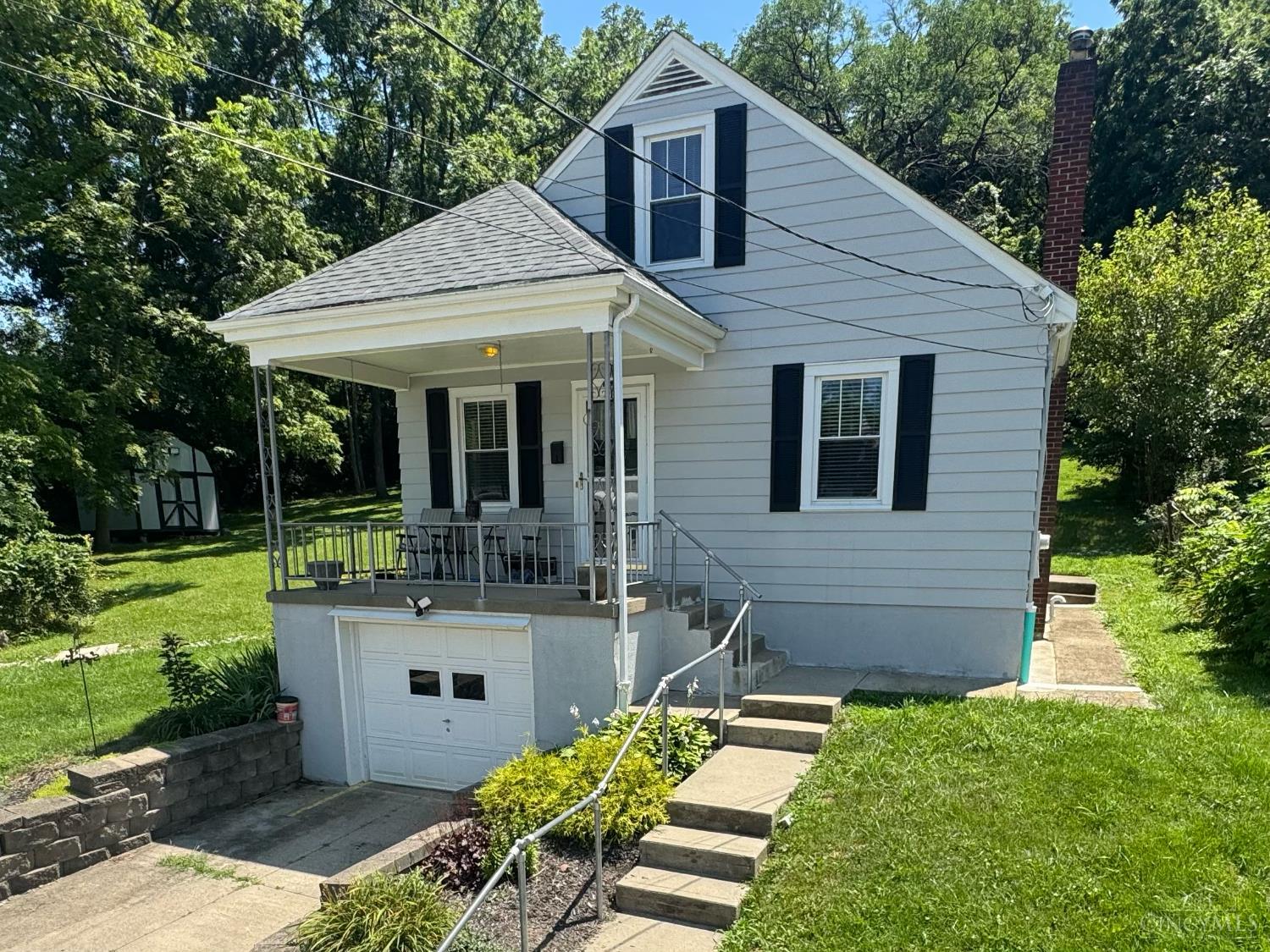 1649 Lionel Avenue Property Photo 1