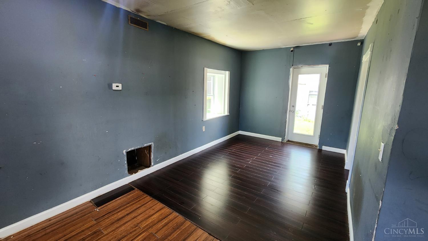 609 Main Street Property Photo 13