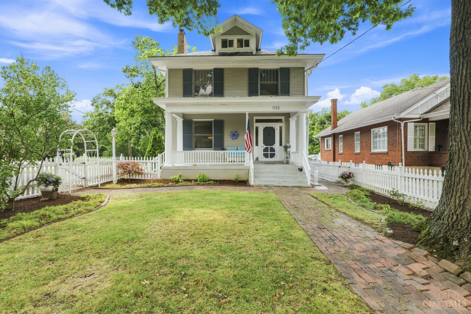 935 Congress Avenue Property Photo 1