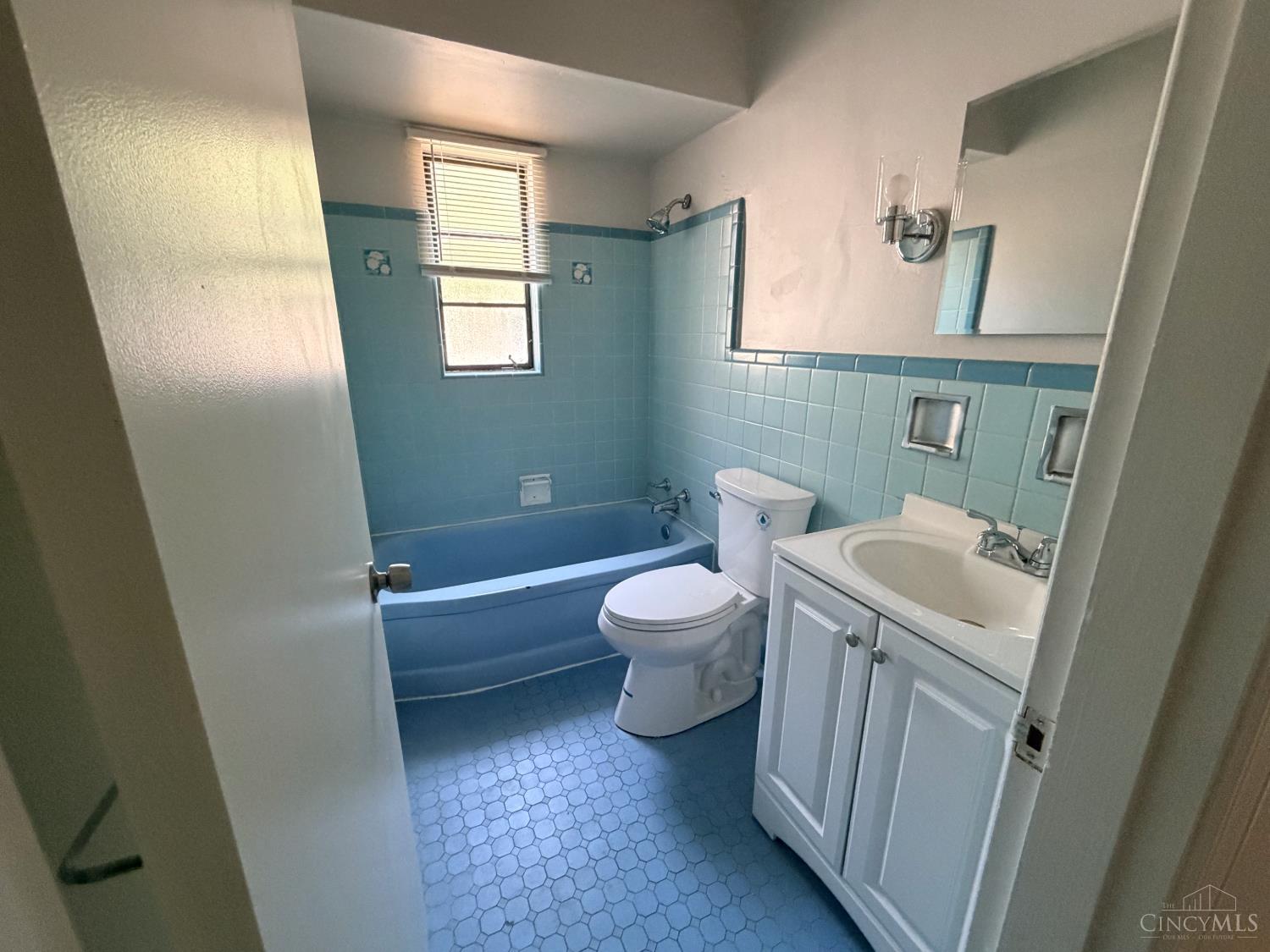 5855 Lathrop Place Property Photo 7