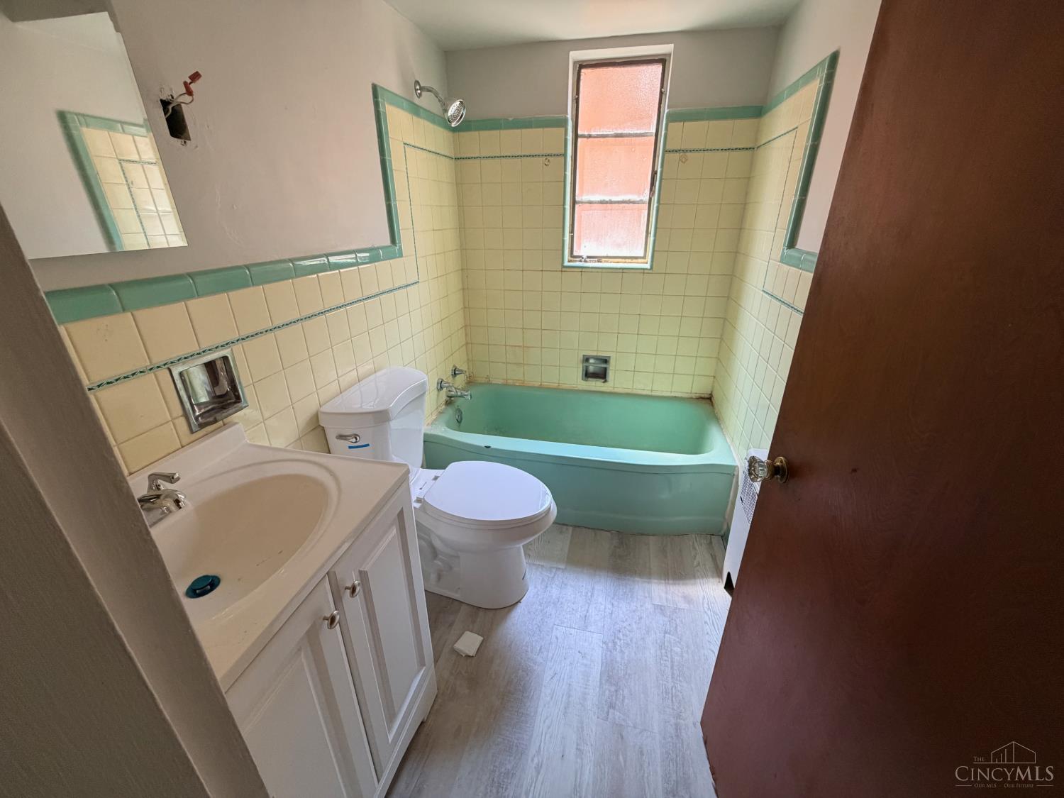 5855 Lathrop Place Property Photo 8
