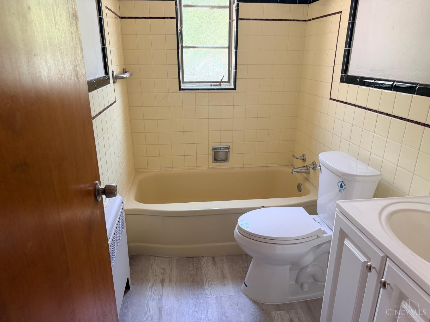 5855 Lathrop Place Property Photo 9