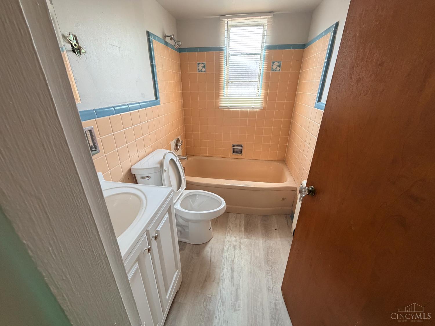 5855 Lathrop Place Property Photo 10