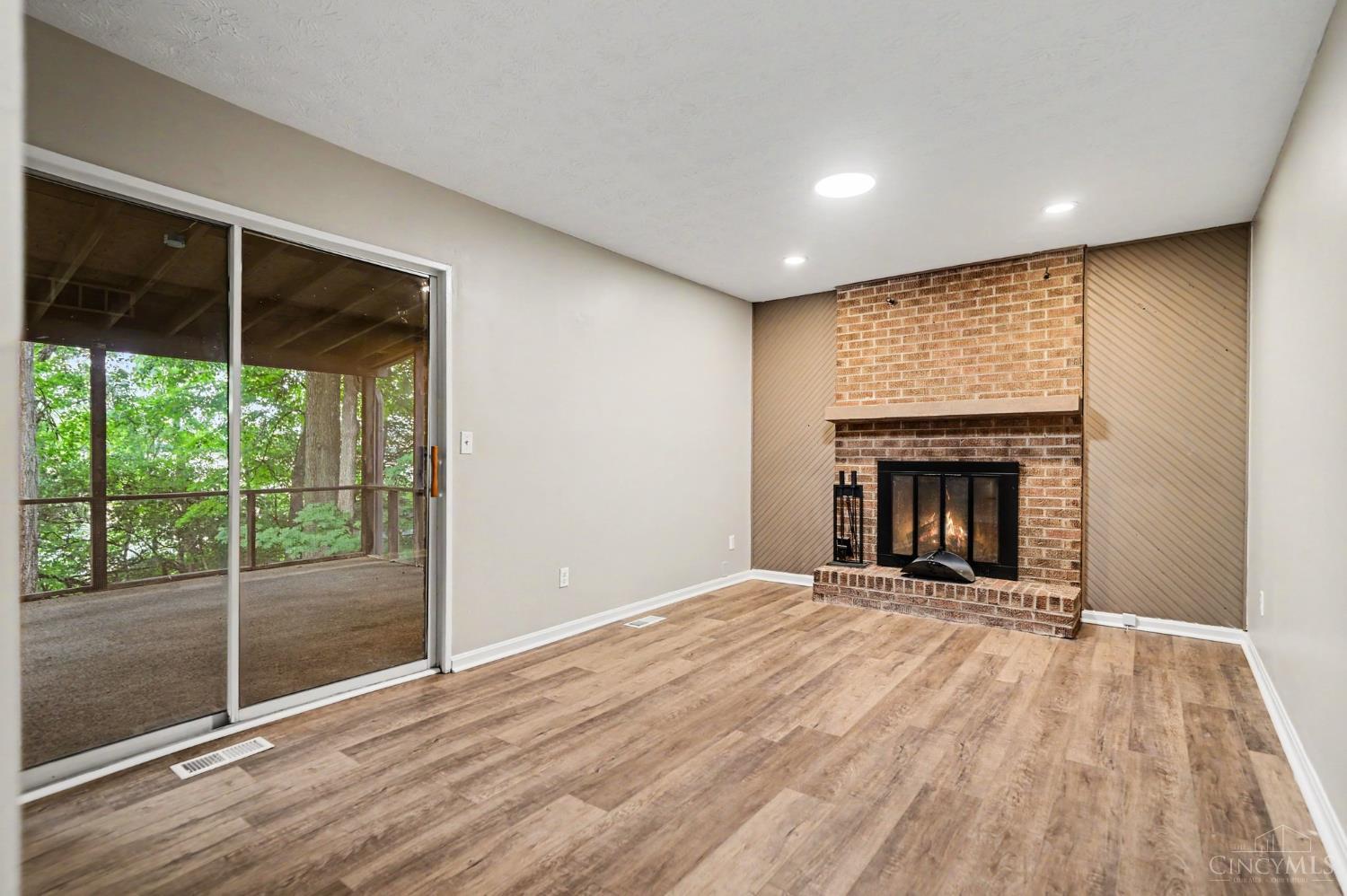 5160 Brasher Avenue Property Photo 3