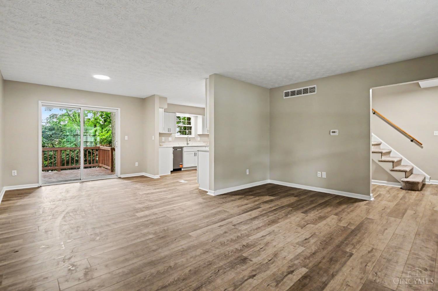 5160 Brasher Avenue Property Photo 4