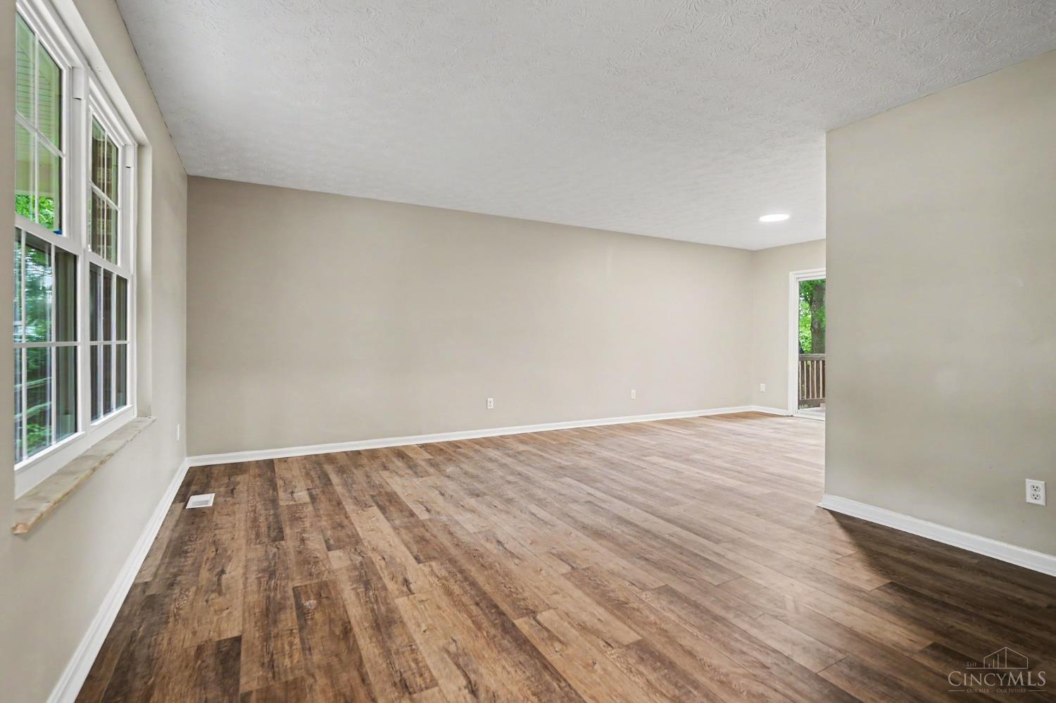5160 Brasher Avenue Property Photo 5