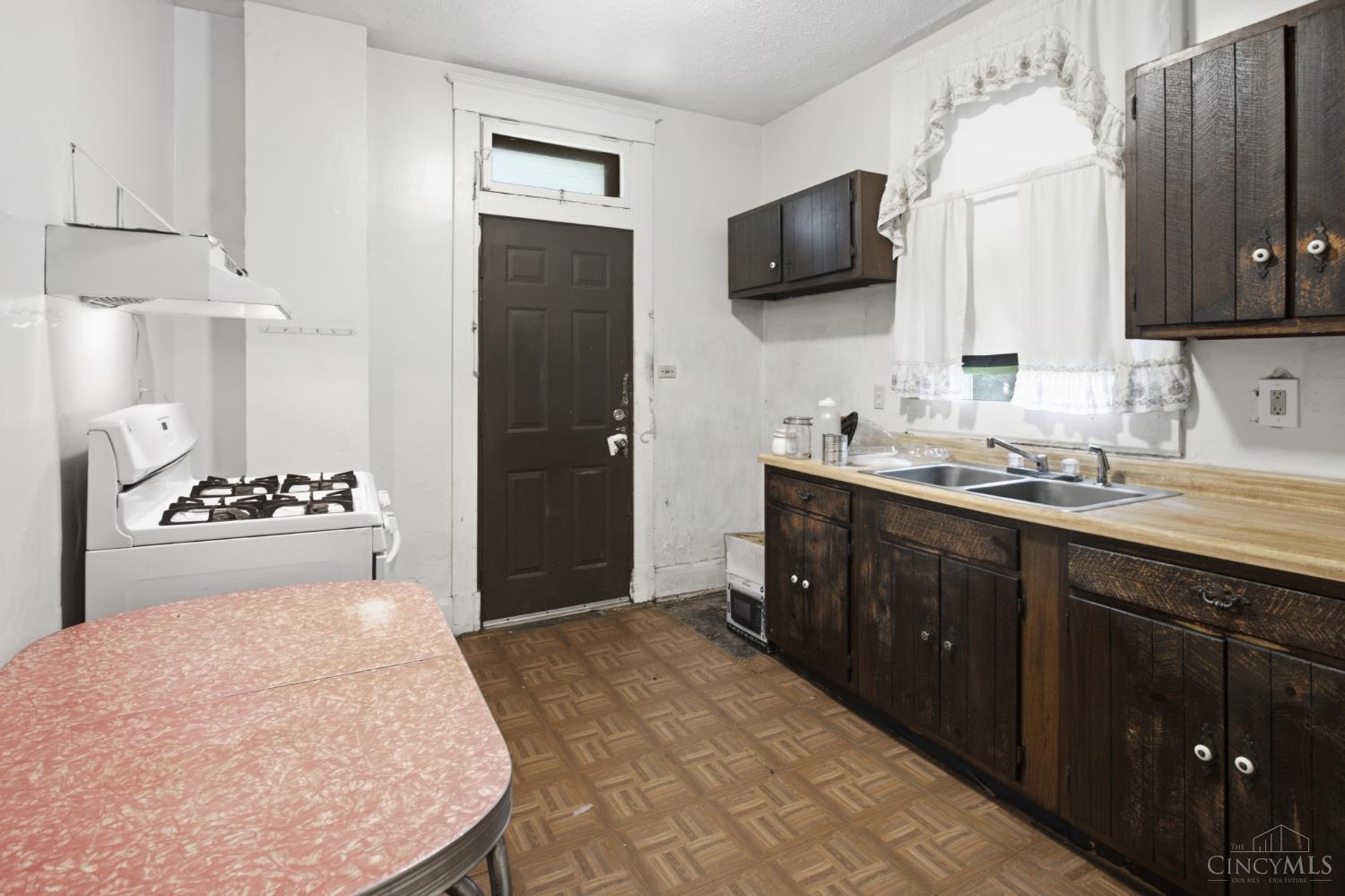 2035 Burnet Avenue Property Photo 12