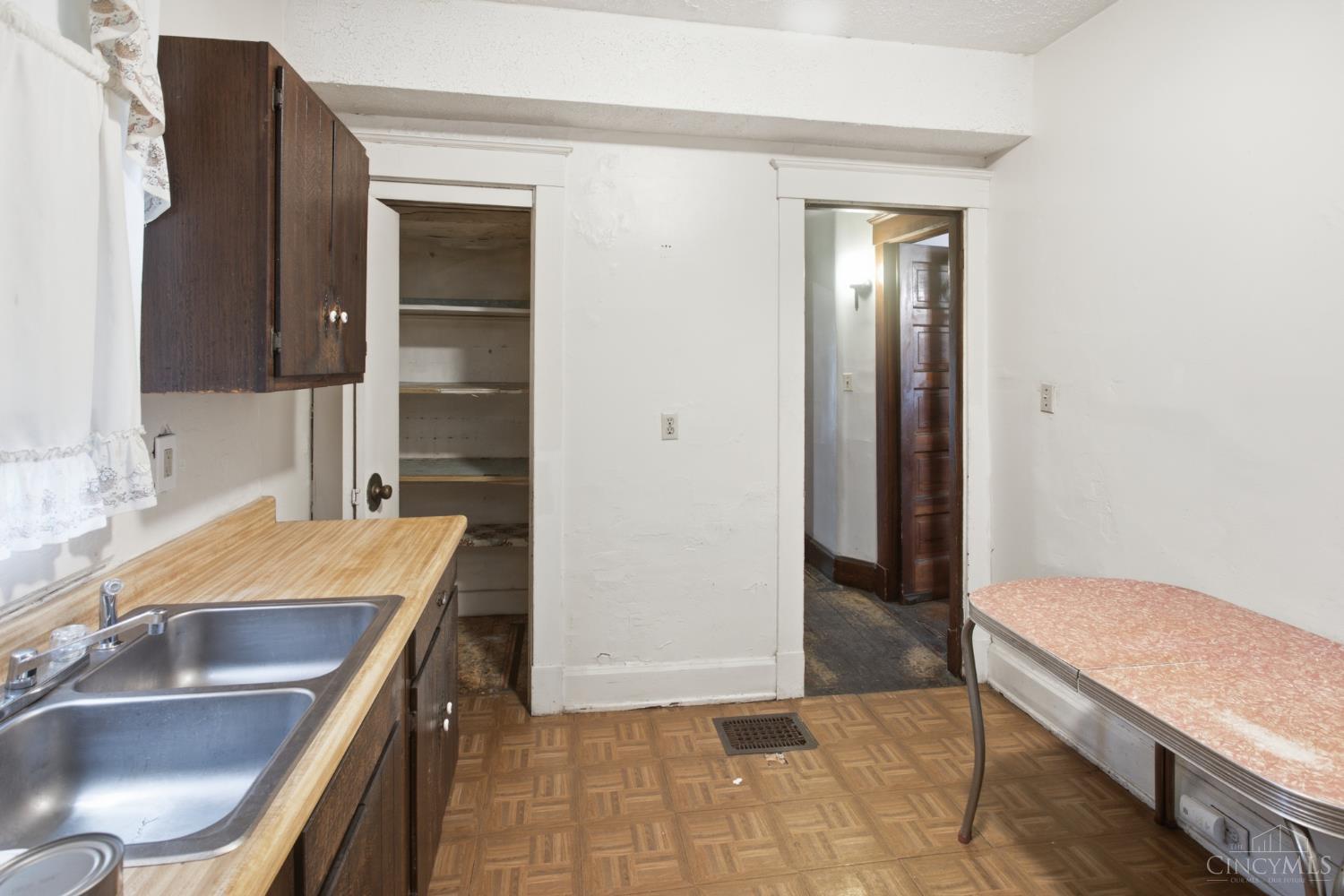 2035 Burnet Avenue Property Photo 13