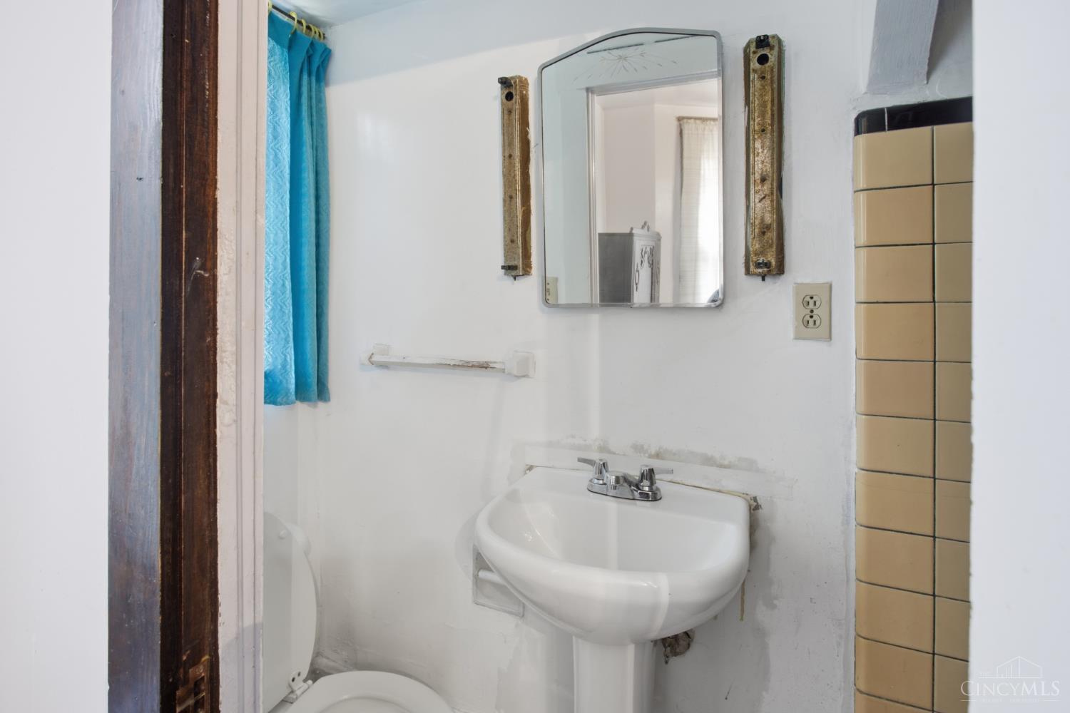 2035 Burnet Avenue Property Photo 14