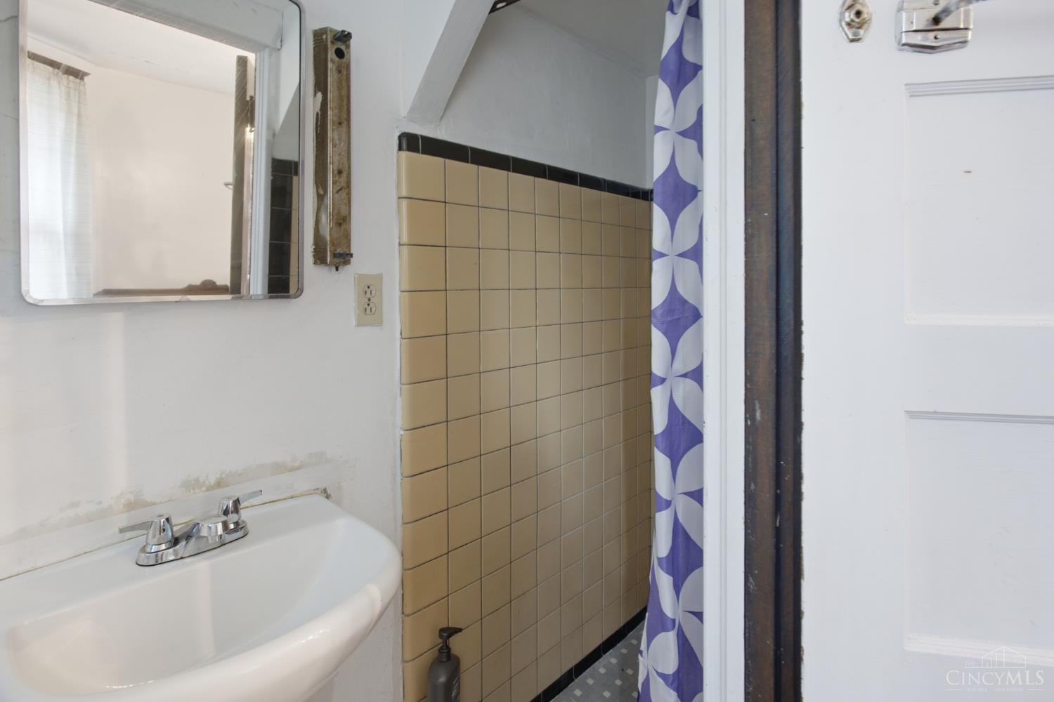 2035 Burnet Avenue Property Photo 15