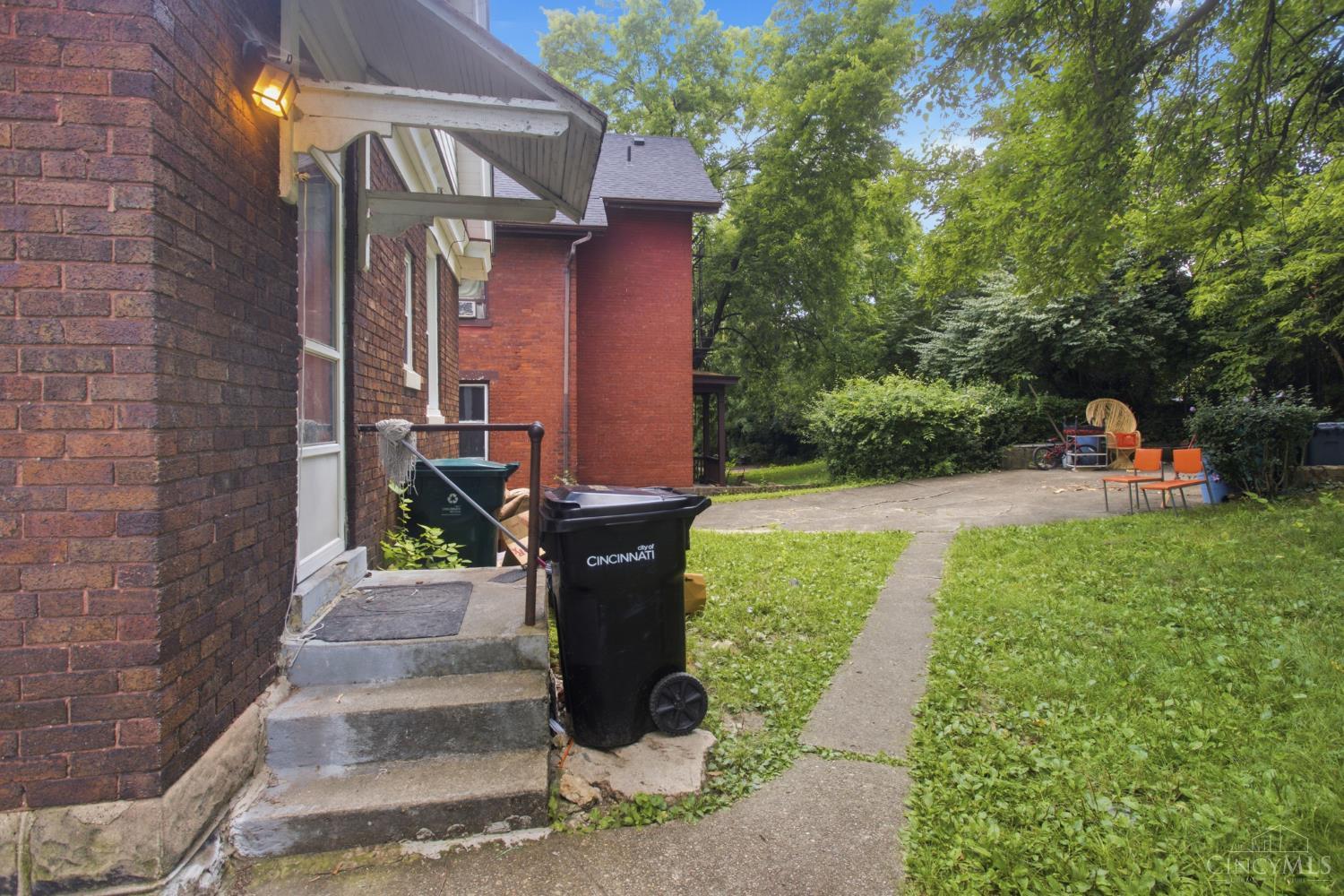 2035 Burnet Avenue Property Photo 24