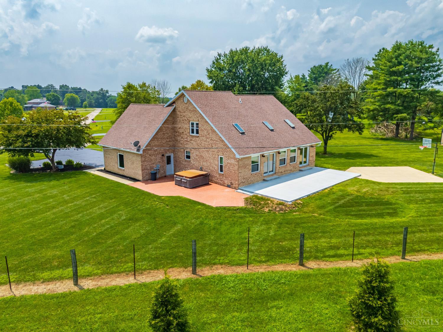 150 Roslin Drive Property Photo 13