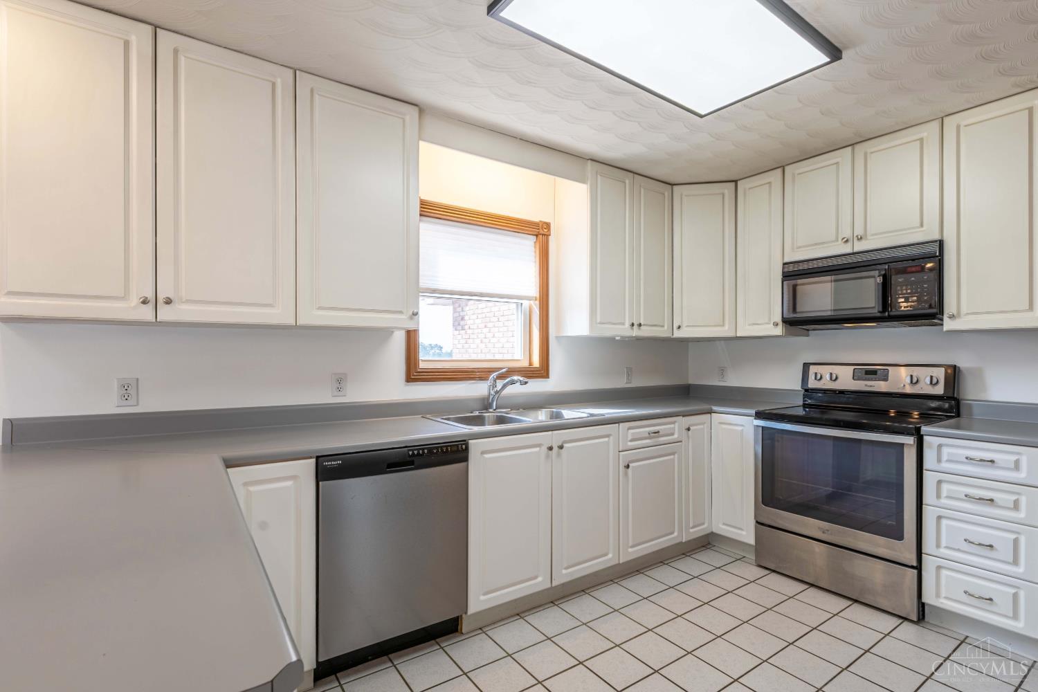 150 Roslin Drive Property Photo 23