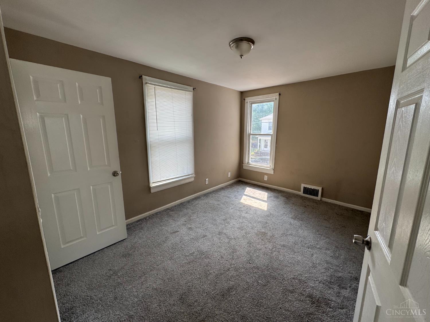 2404 Elmo Avenue Property Photo 3