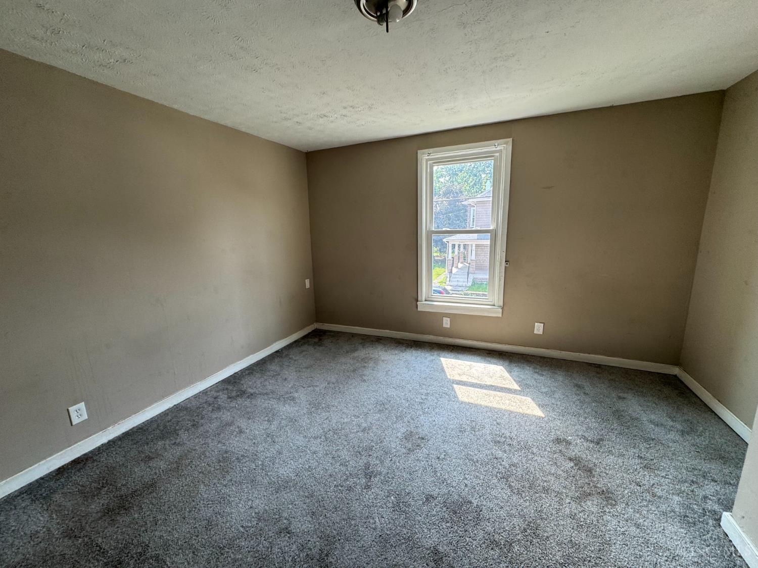 2404 Elmo Avenue Property Photo 5