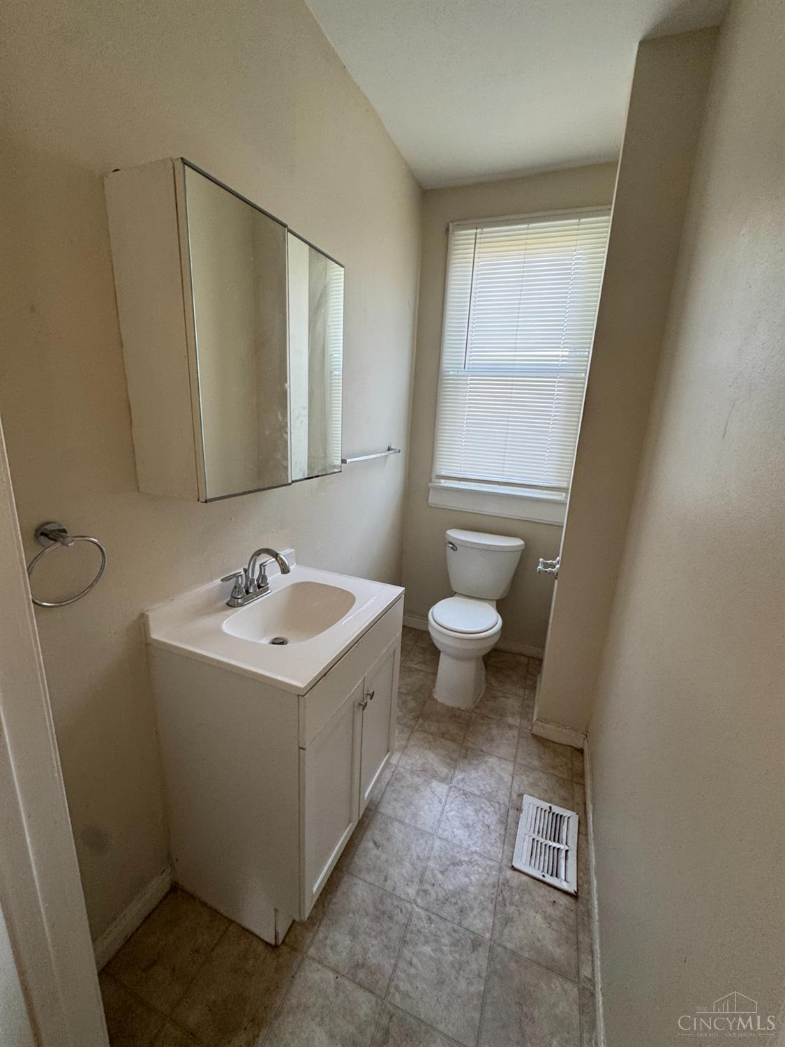 2404 Elmo Avenue Property Photo 7