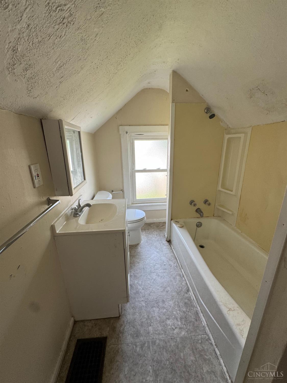 2404 Elmo Avenue Property Photo 9