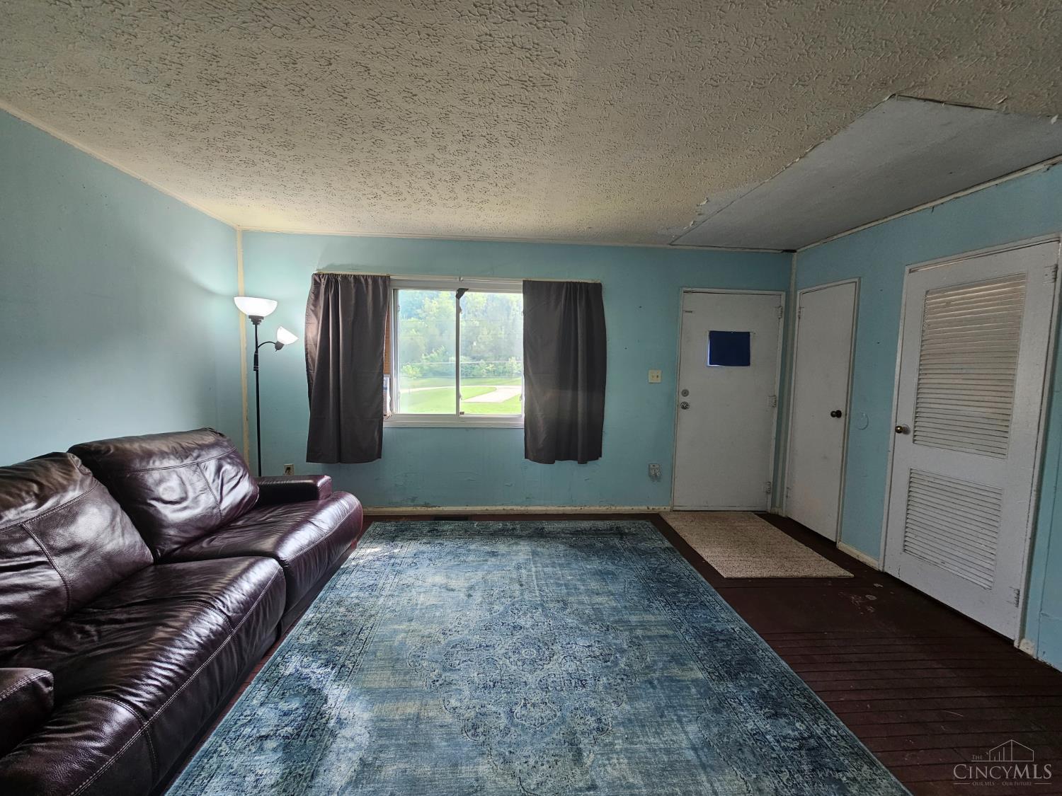 4728 Kirby Avenue Property Photo 3