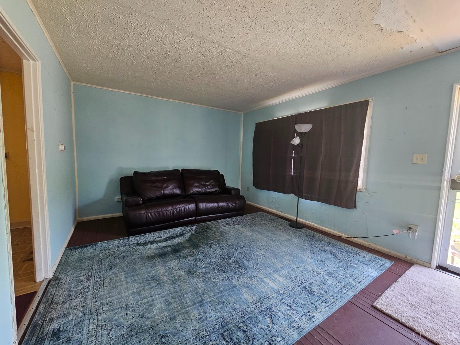 4728 Kirby Avenue Property Photo 4