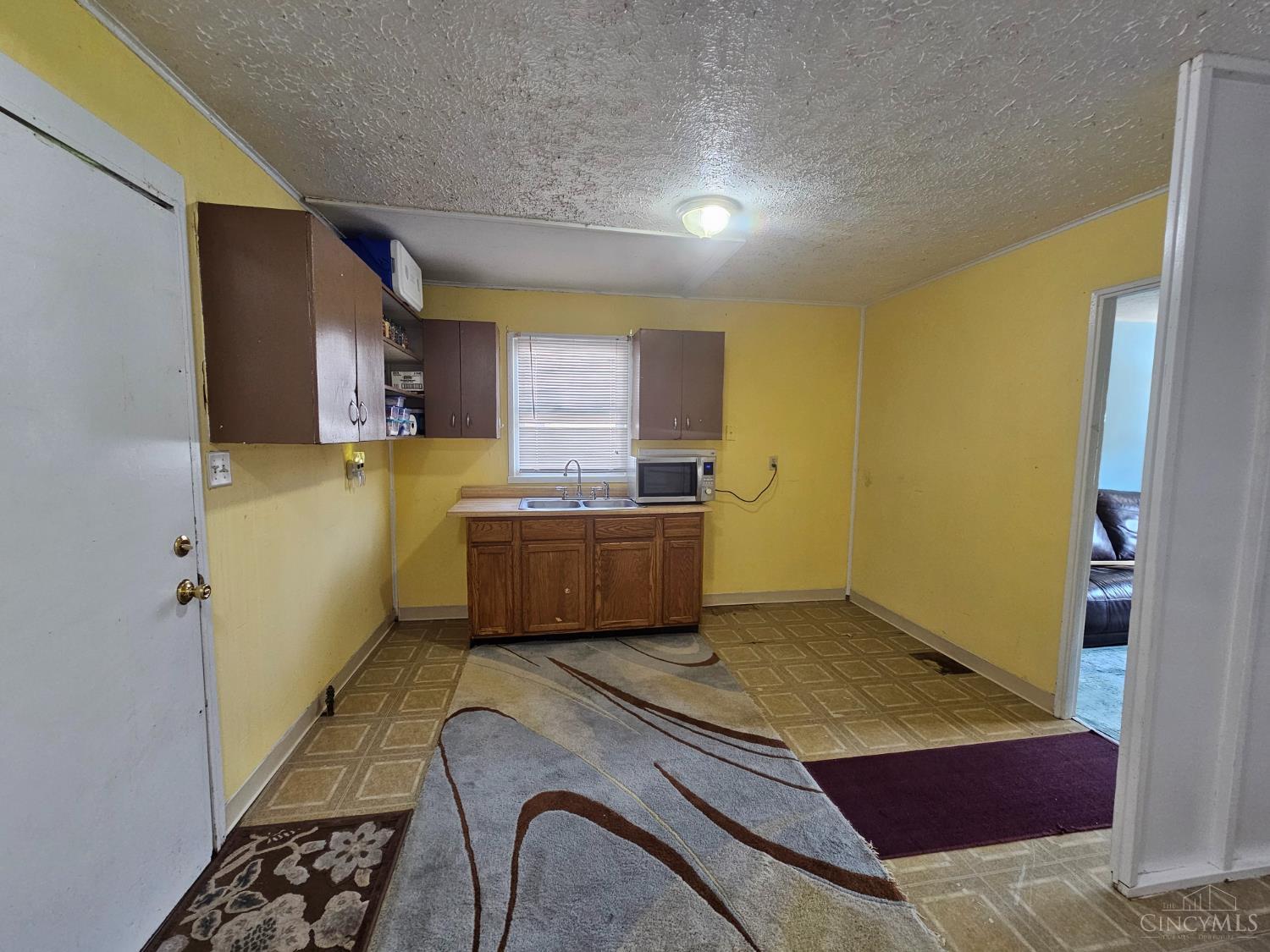 4728 Kirby Avenue Property Photo 5