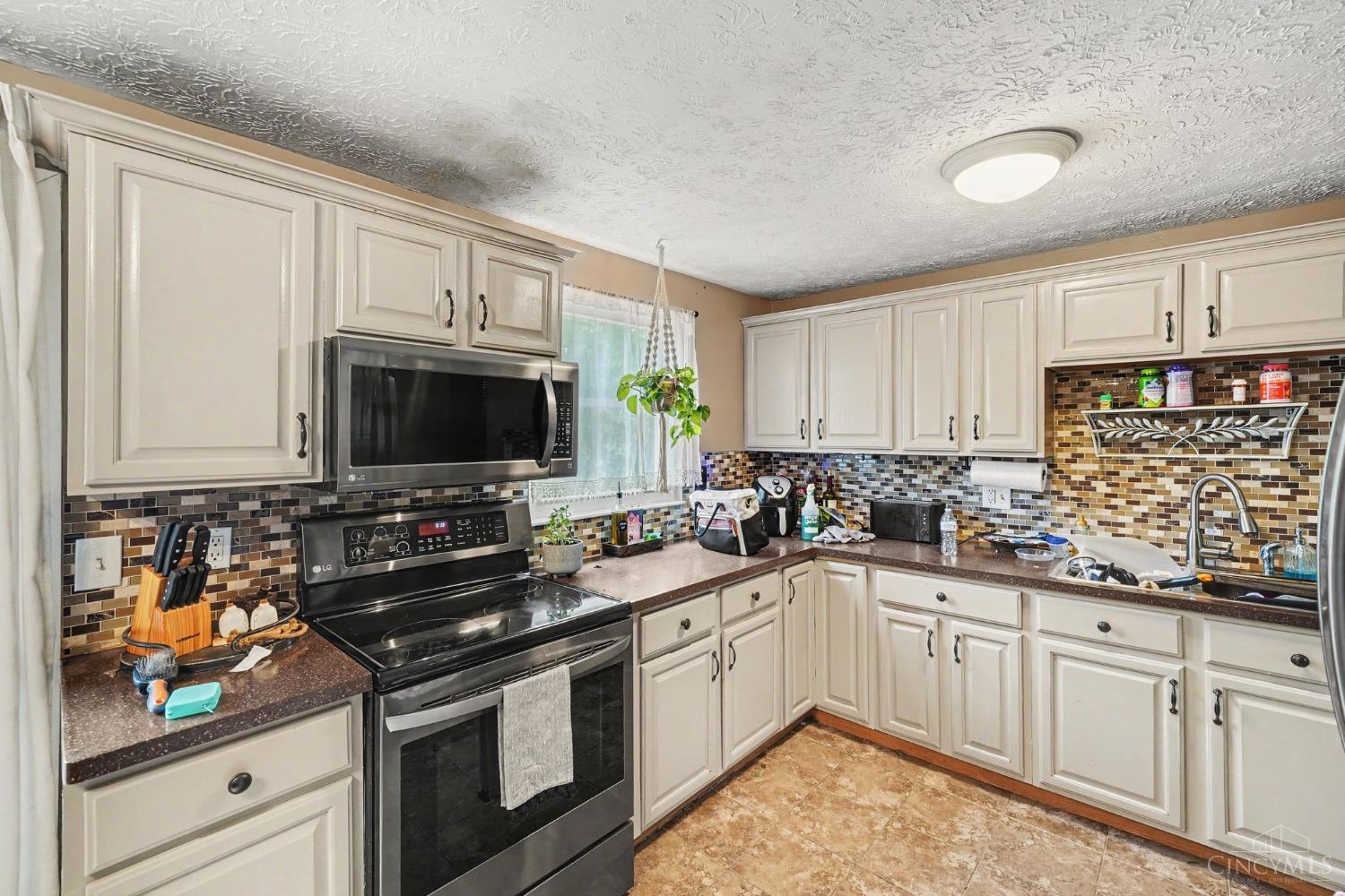 1367 Red Bud Lane Property Photo 2