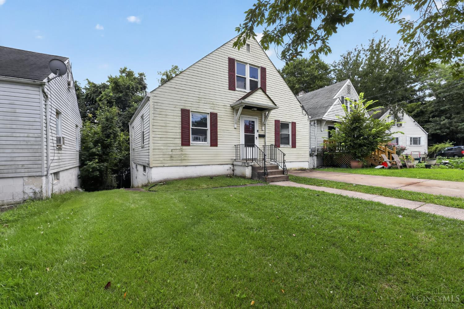1911 Ashbrook Drive Property Photo 3
