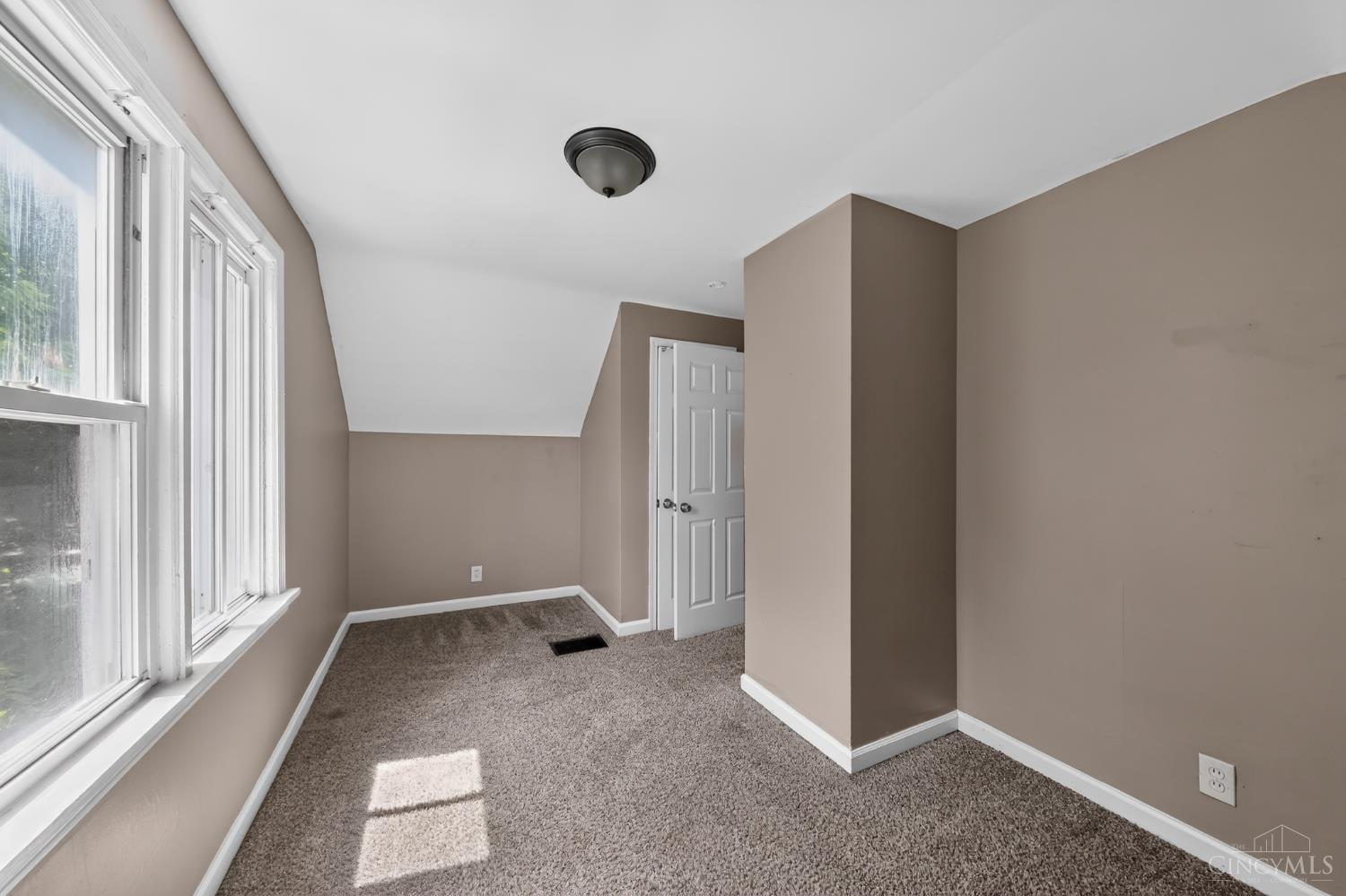 1911 Ashbrook Drive Property Photo 7