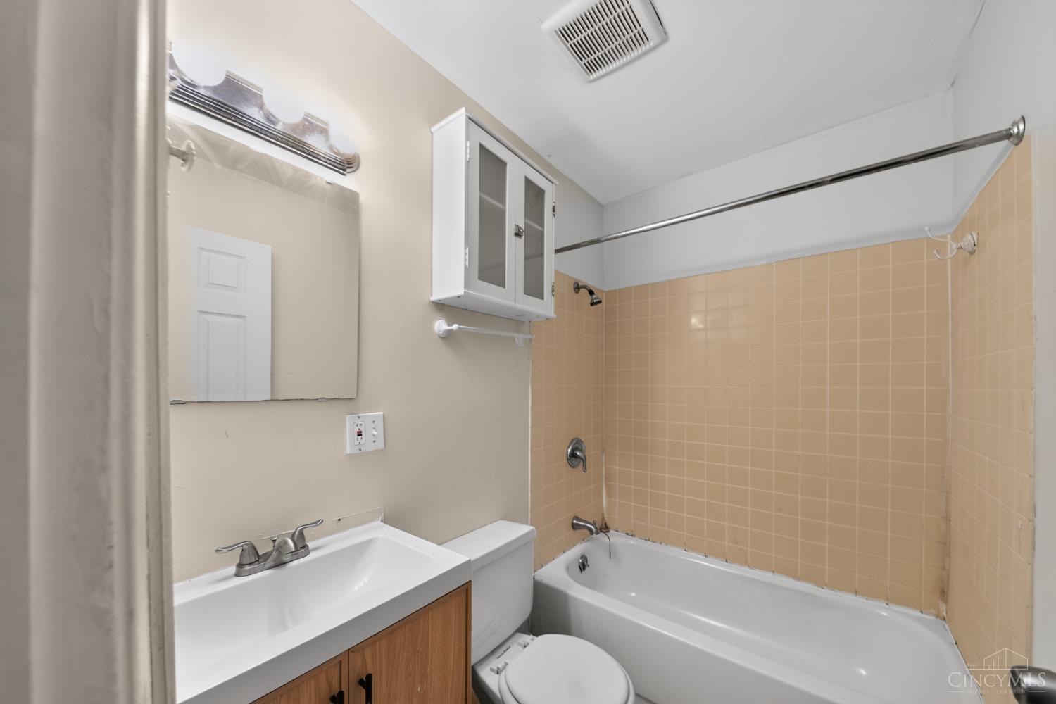 1911 Ashbrook Drive Property Photo 8