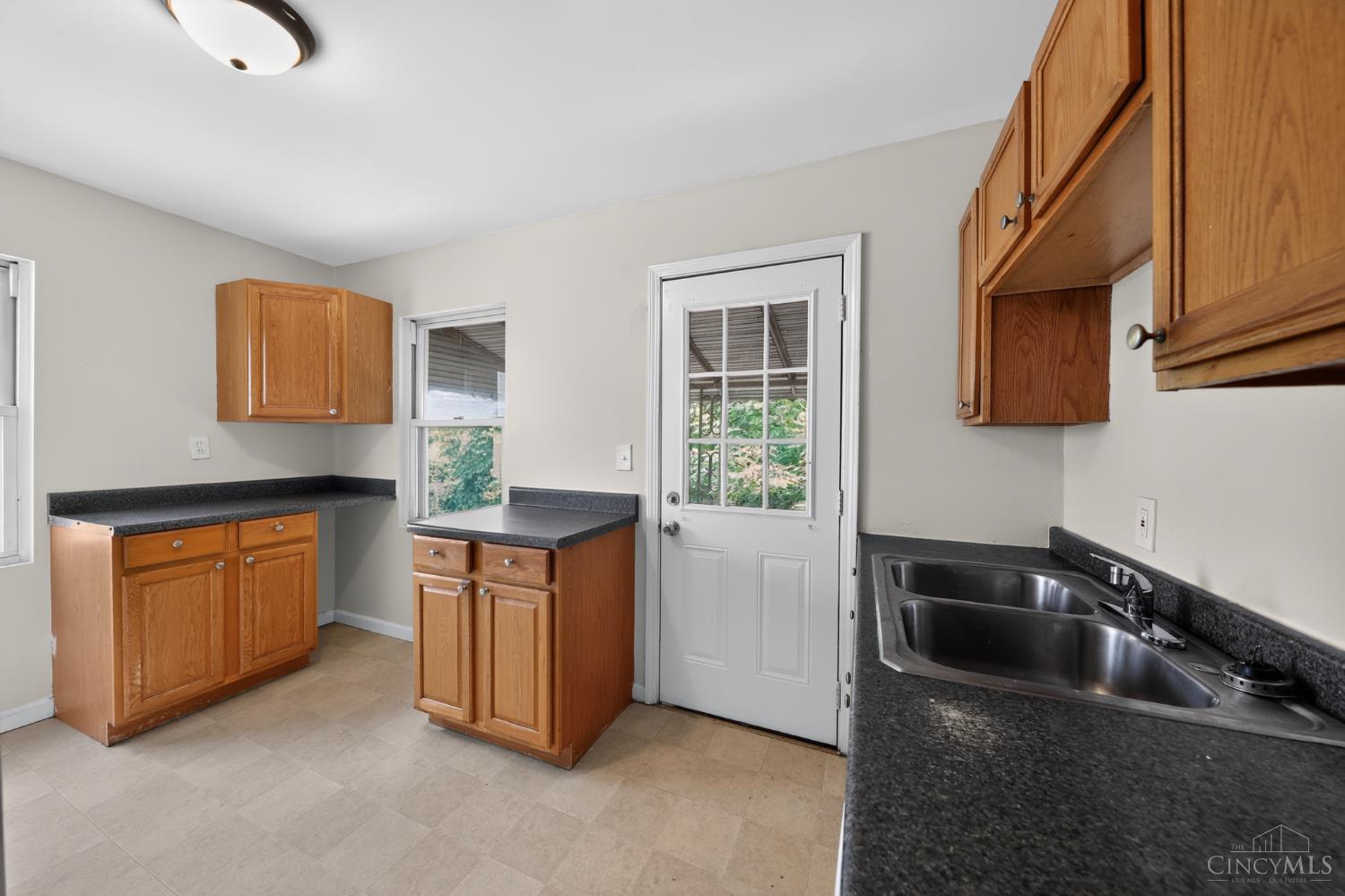 1911 Ashbrook Drive Property Photo 14