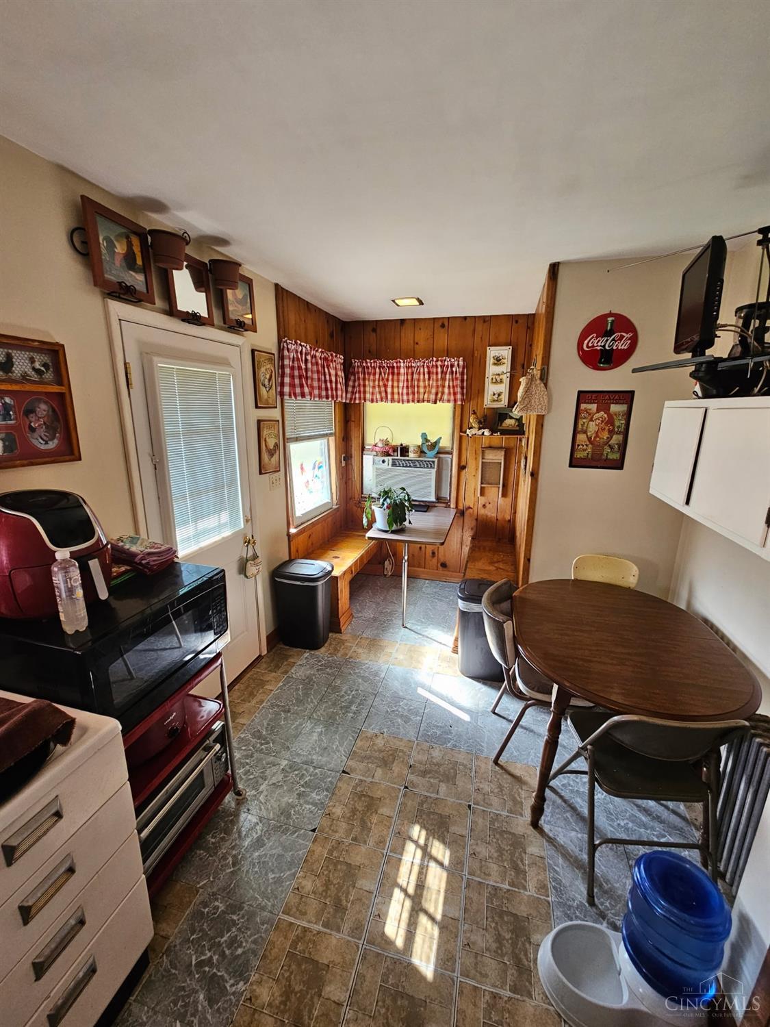 5280 Hester Road Property Photo 6