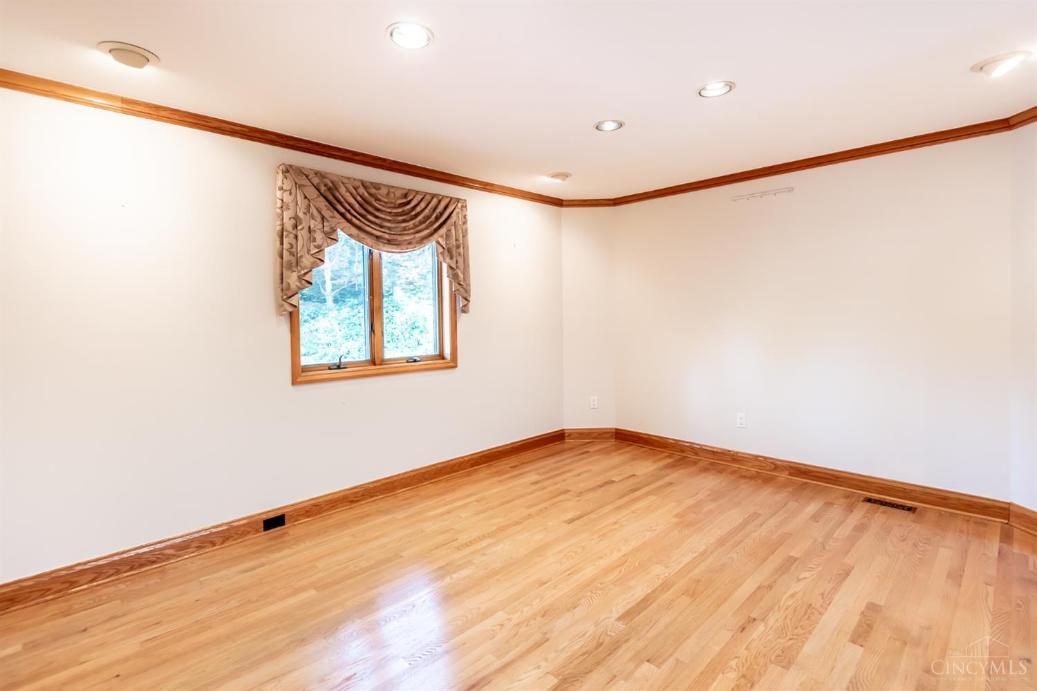 180 Eleanor Drive Property Photo 8