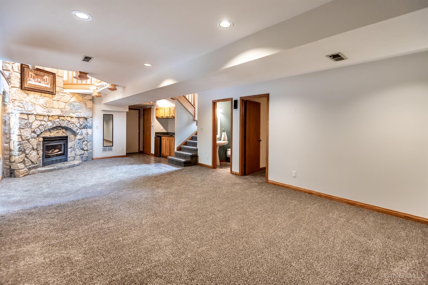180 Eleanor Drive Property Photo 23