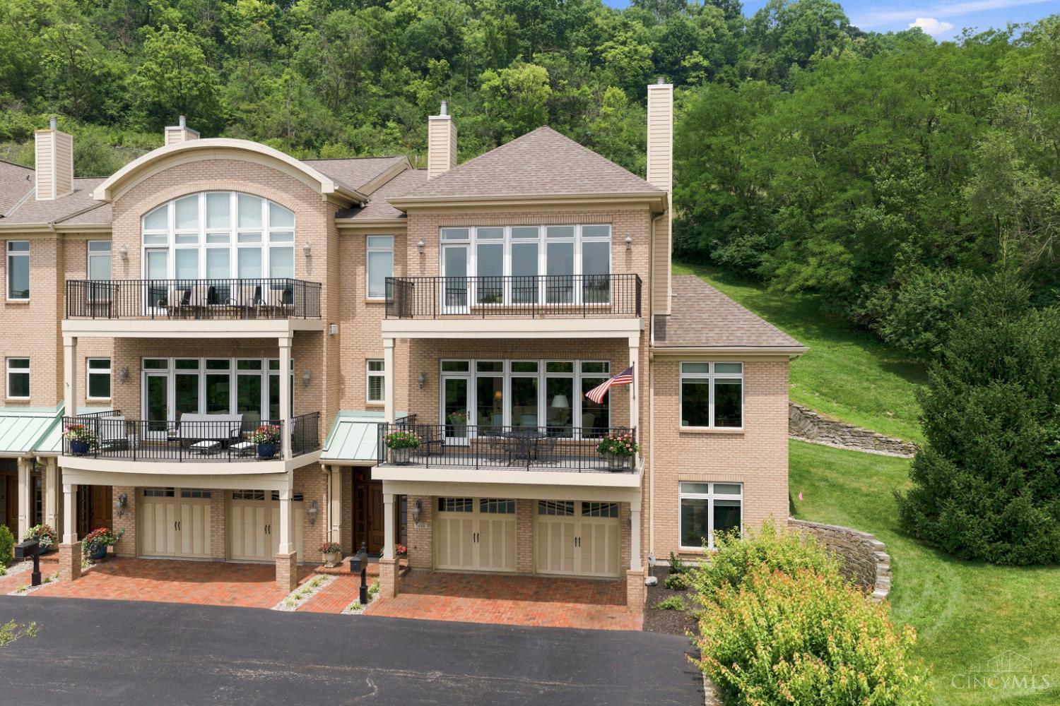 1498 Riverside Drive Property Photo 1