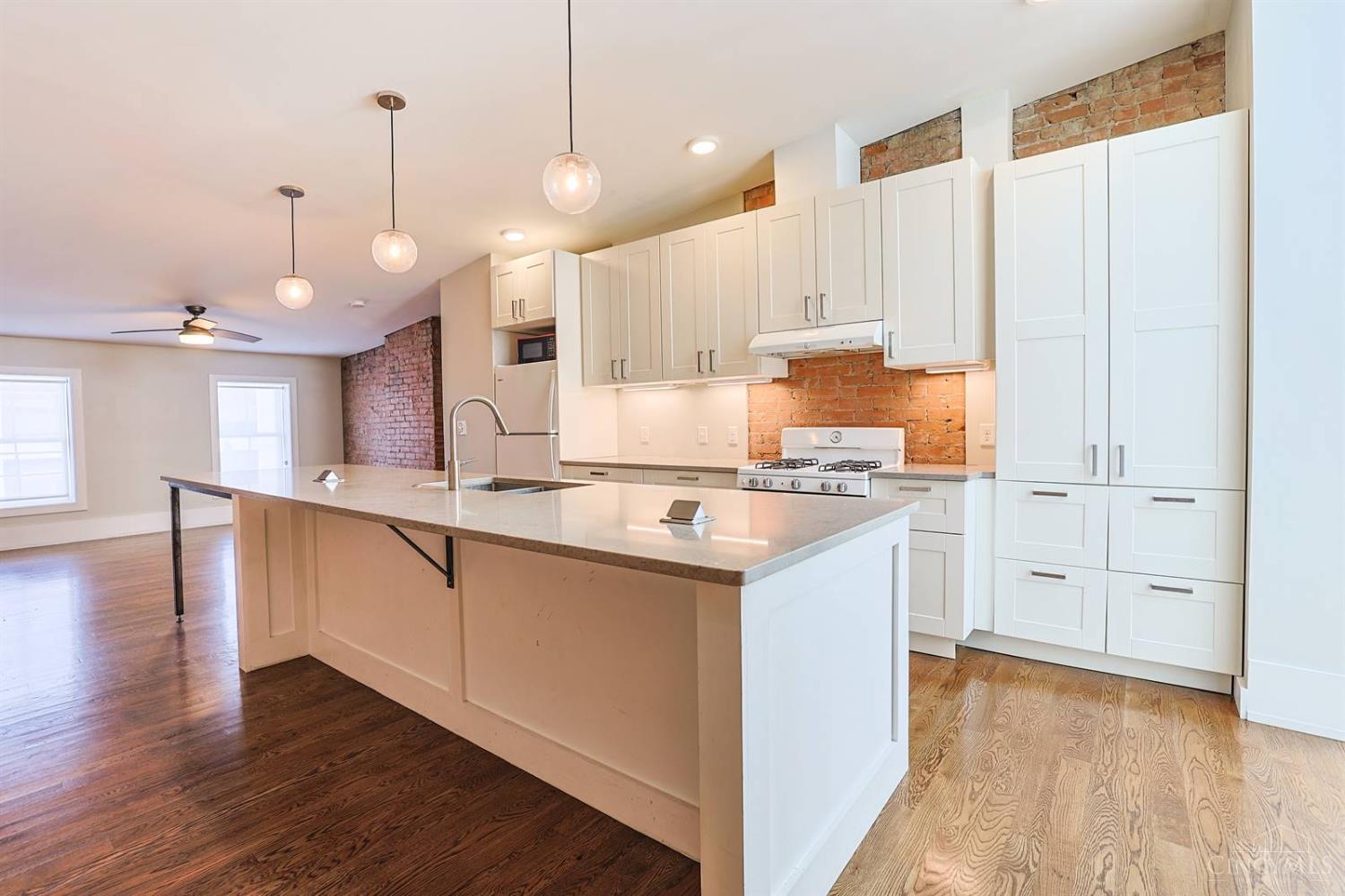 1121 Walnut Street Property Photo 6