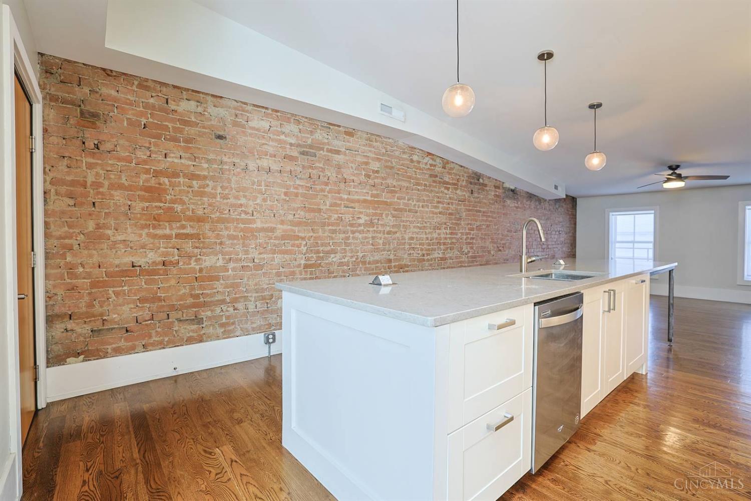 1121 Walnut Street Property Photo 8