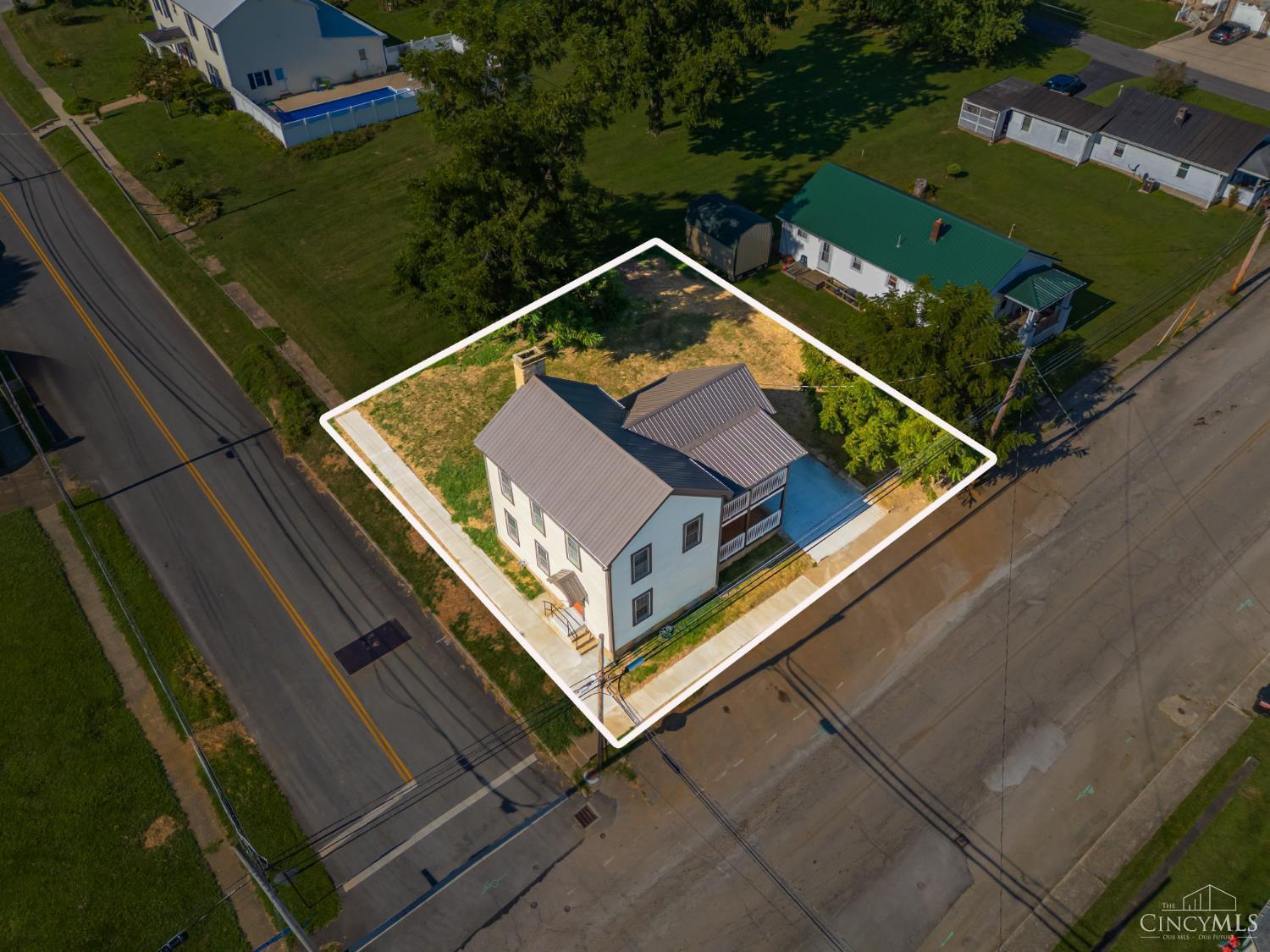 W 305 Walnut Street Property Photo 1