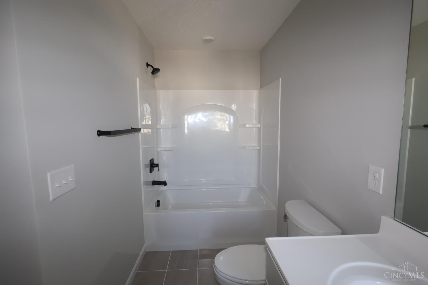 7232 Grandpoint Drive Property Photo 9