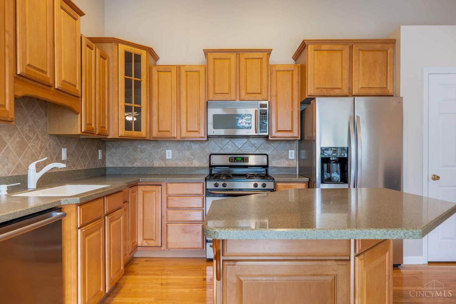 5350 River Ridge Drive Property Photo 6