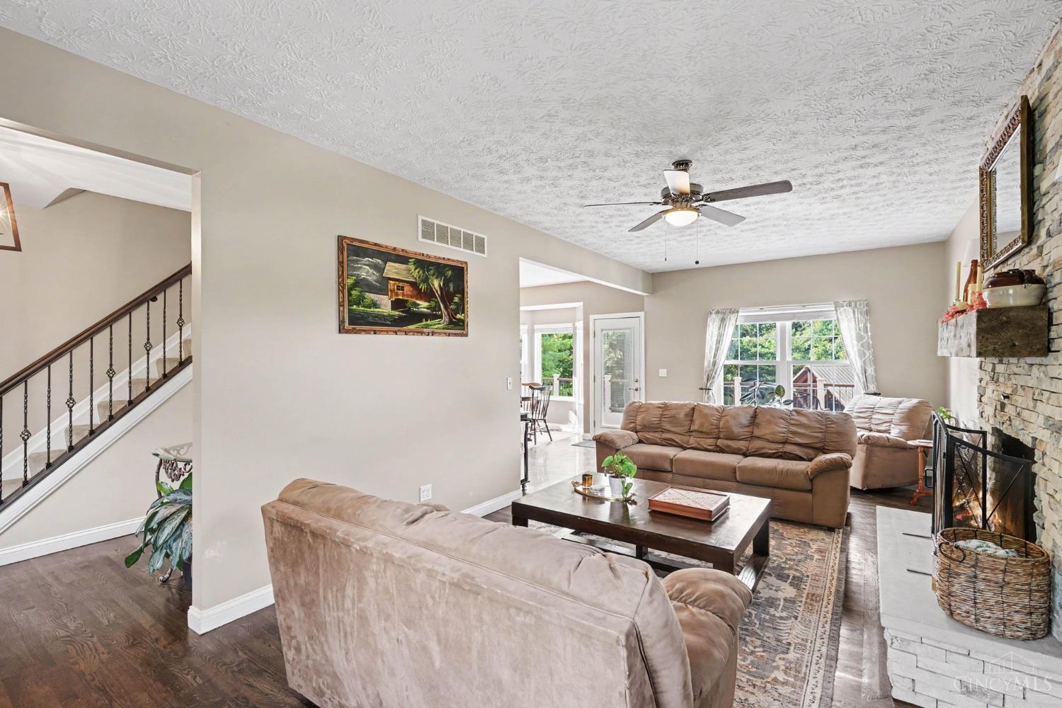 8221 Springleaf Lake Drive Property Photo 3