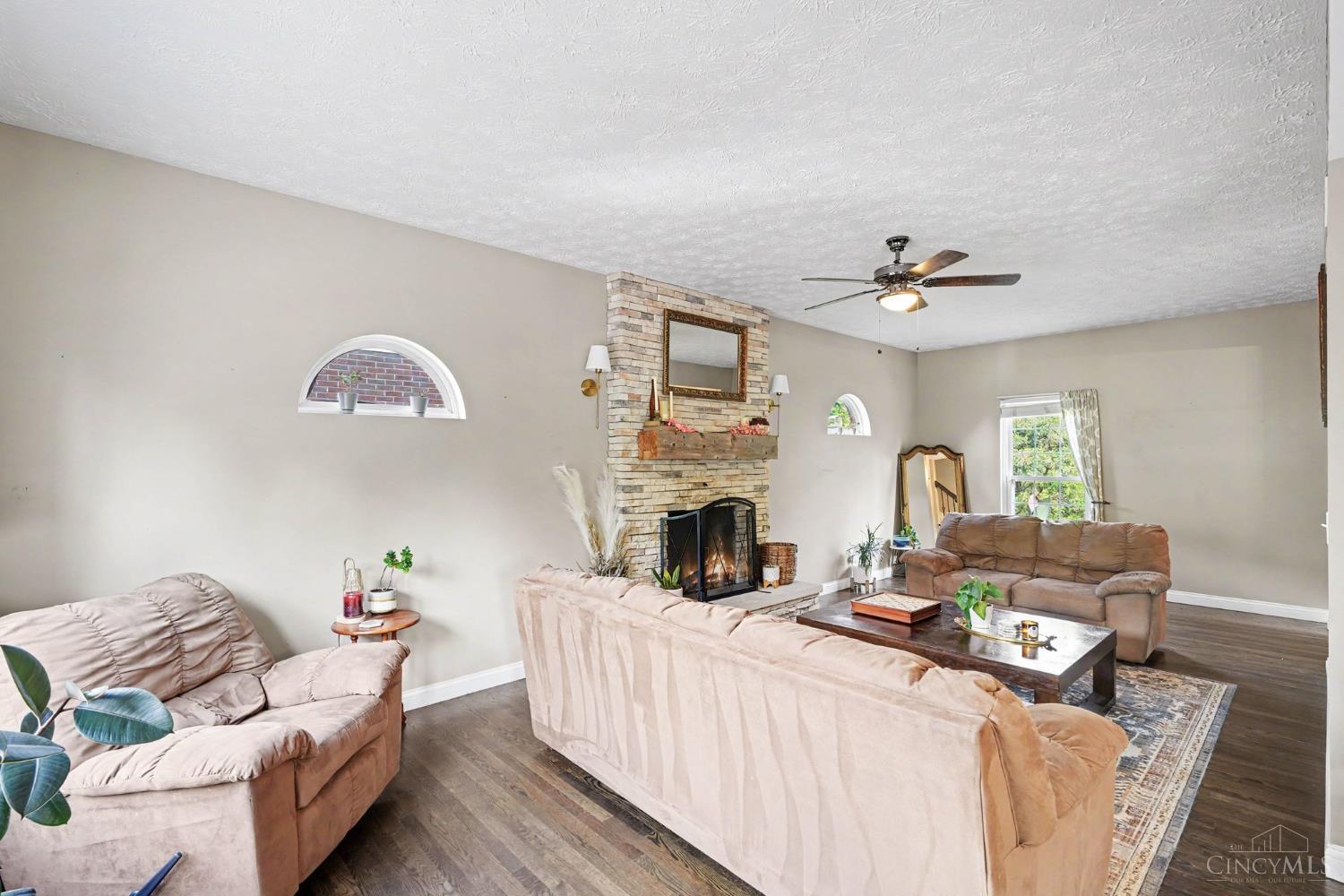 8221 Springleaf Lake Drive Property Photo 4