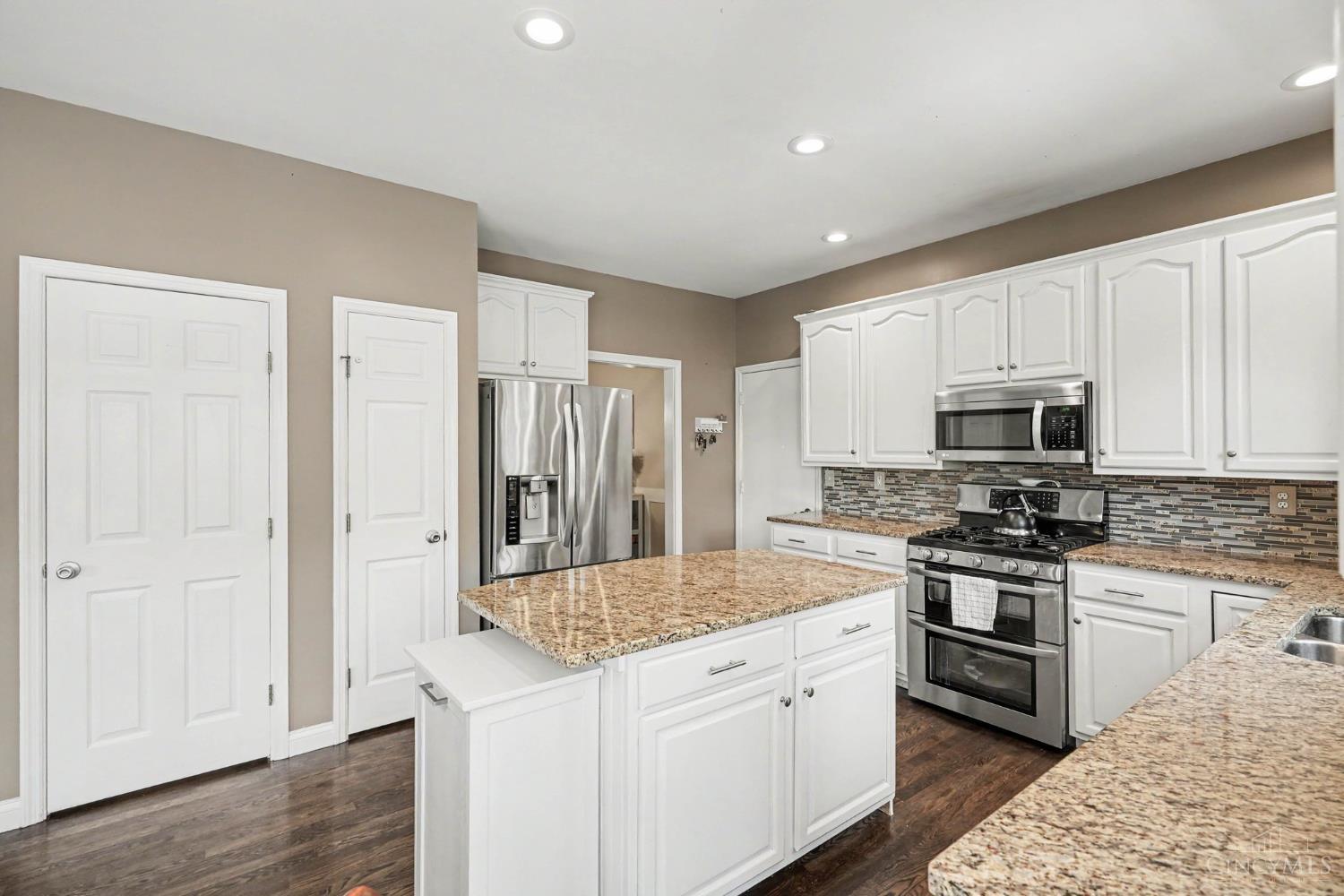 8221 Springleaf Lake Drive Property Photo 7