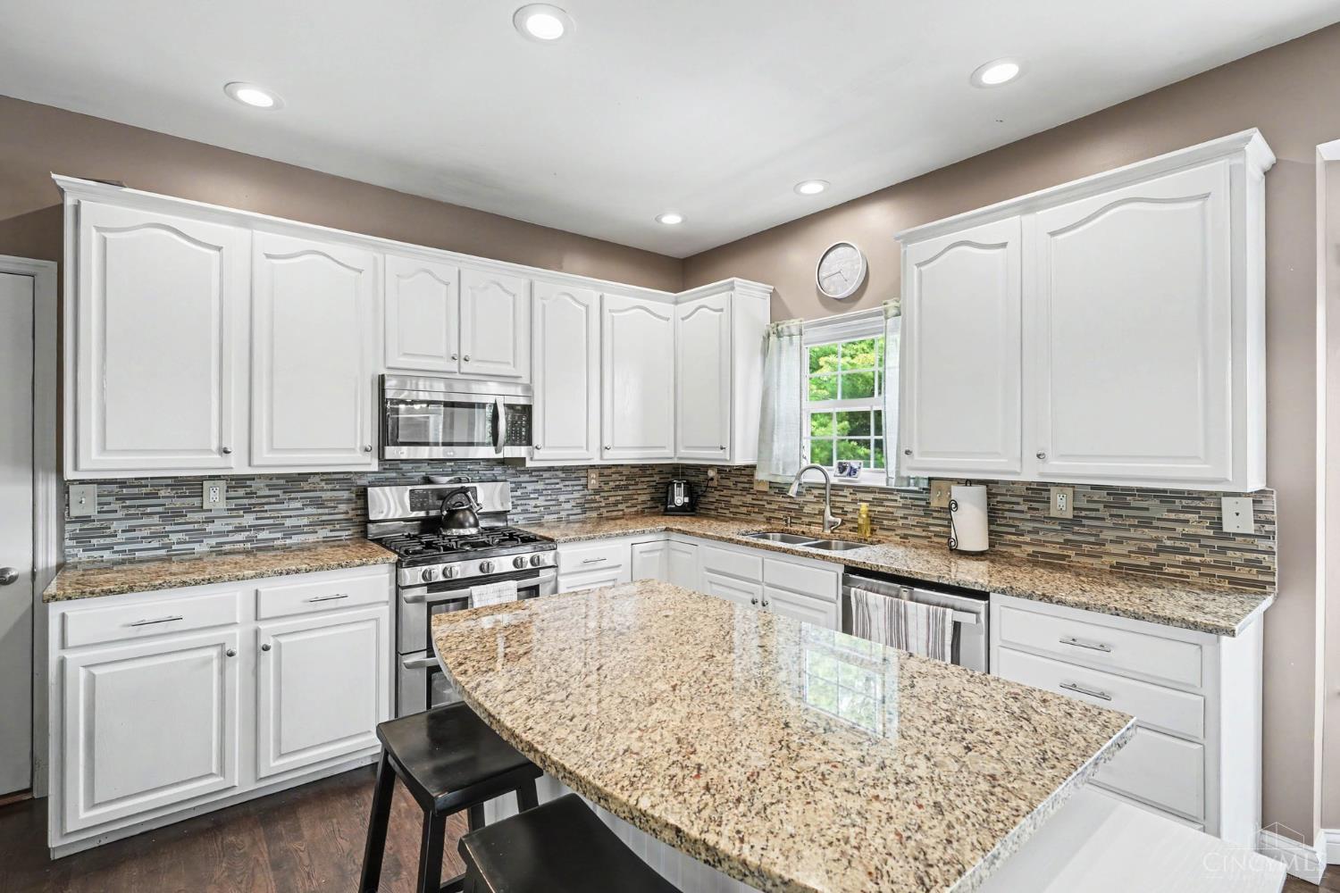 8221 Springleaf Lake Drive Property Photo 8
