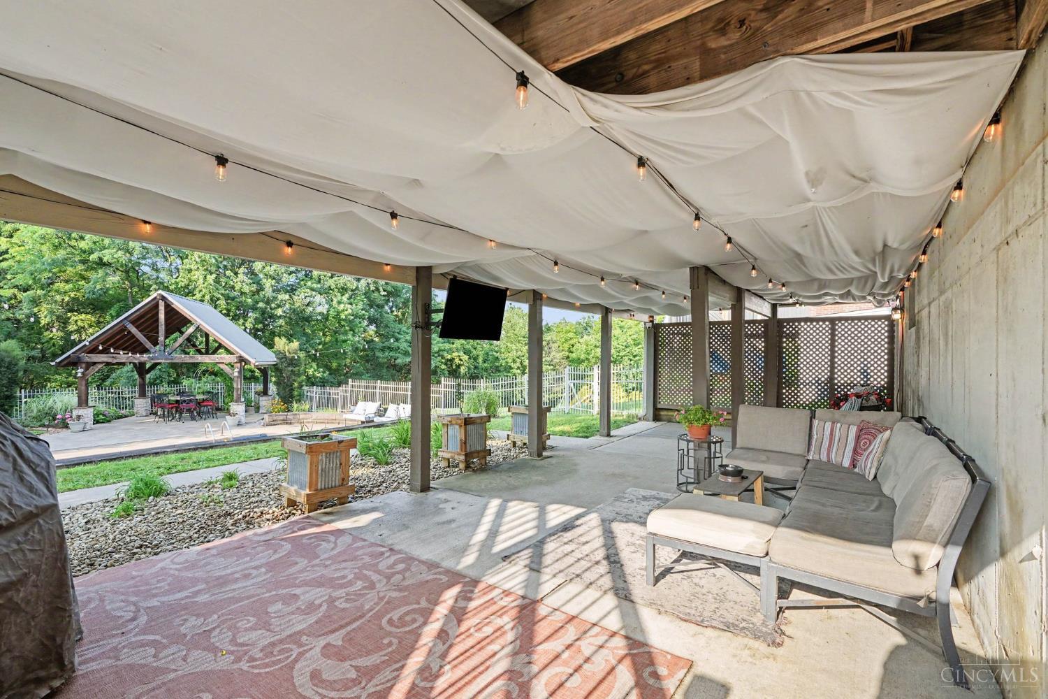 8221 Springleaf Lake Drive Property Photo 22